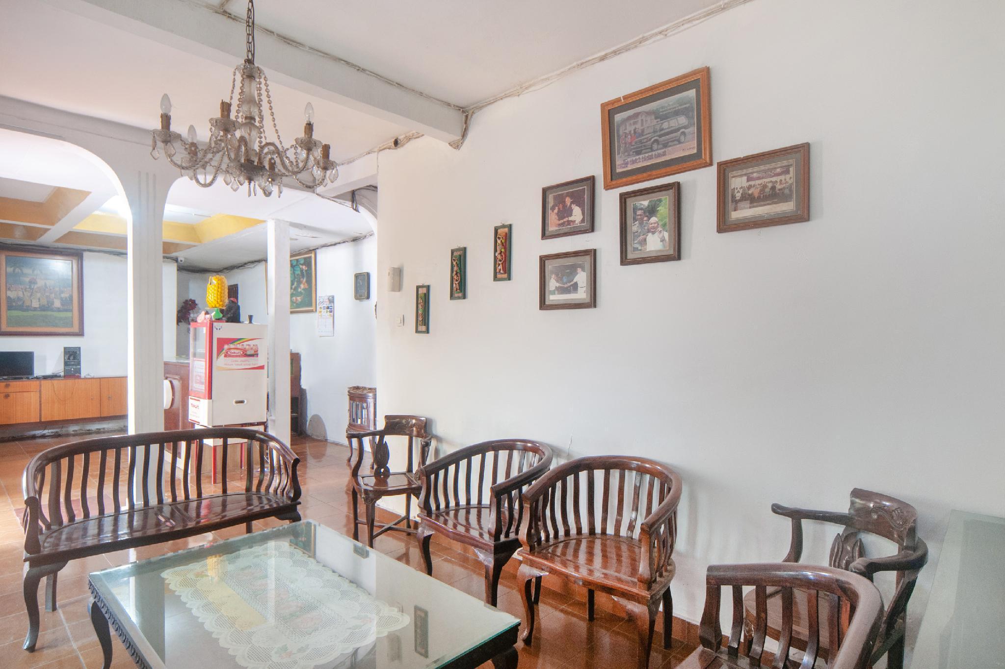 Oyo 2256 Danysa Guesthouse Jakarta Exterior photo